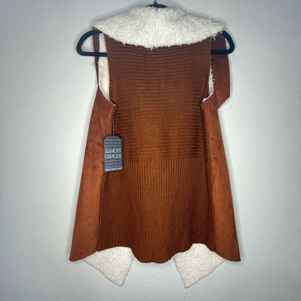 New with tag tan vest with Sherpa lining